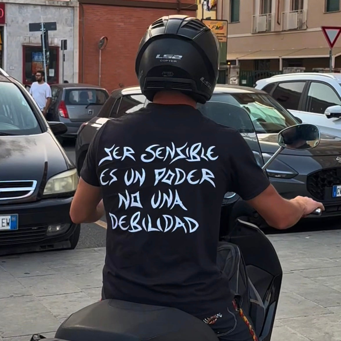 CAMISETA SER SENSIBLE