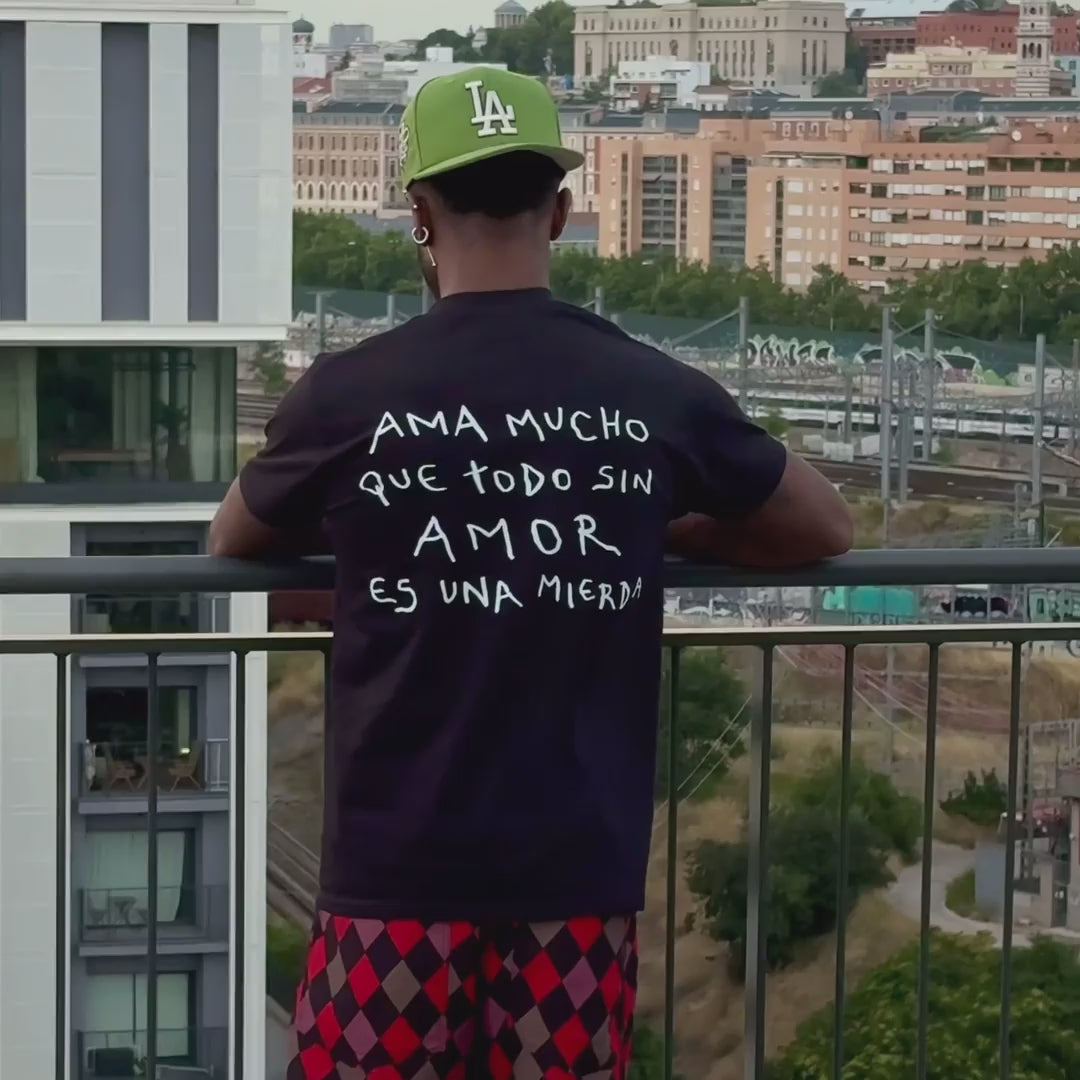 CAMISETA AMA MUCHO